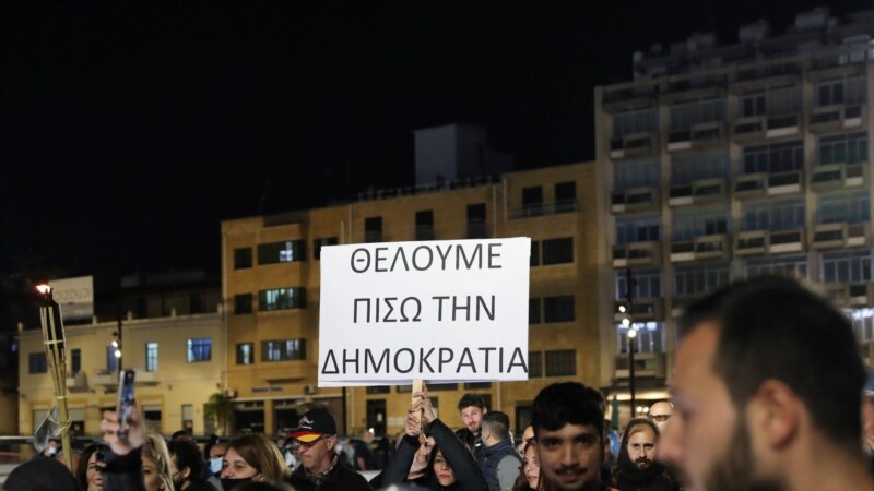 Кипар ги олеснува рестрикциите за невакцинирани
