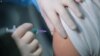 В Україні почали вакцинувати від COVID-19 співробітників системи органів МВС – Аваков