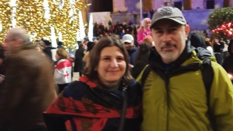 მოიყვანეს ეტლით, იჯდა გაშეშებული კისრით, ძლივს ავიყვანეთ შეხვედრის ოთახში - ქმარი ნინო დათაშვილზე