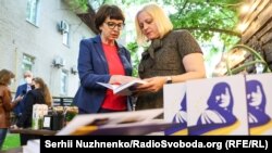 Керівниця київського бюро Радіо Свобода Інна Кузнецова (ліворуч) і Лариса Мудрак, голова Українського культурного фонду