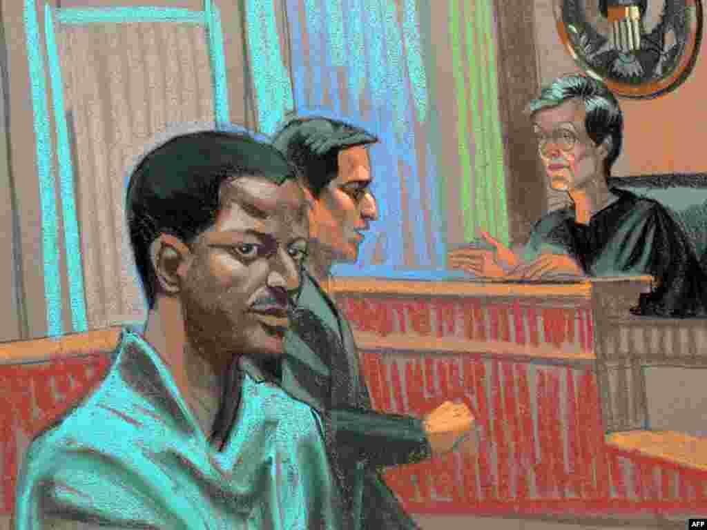 10 qershor '09 - I arrestuari i parë, i cili nga qendra e paraburgimit në Guantanamo doli para gjykatës civile në Nju Jork, u deklarua i pafajshëm në lidhje me shpërthimet në dy ambasadat amerikane në Afrikë, në vitin 1998. Tanzaniani Ahmed Gailani doli para gjykatës federale në Manhatan, disa orë pasi mbërriti në Nju Jork nga Guantanamo. Ai akuzohet për vrasjen e 224 njerëzve, përfshirë 12 shtetas amerikanë, të cilët vdiqën më 7 gusht, 1998, nga shpërthimet në ambasadat amerikane në Tanzani dhe Kenia. Ai mund të dënohet me vdekje nëse shpallet fajtor. 