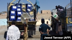 Шайлоодон кийин бюллетендерди жеткирүү иши. 