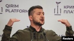 Володимир Зеленський каже: «Ми обов’язково відповімо на будь-який прояв російського терору. Але, будь ласка, завтра особливо дотримуйтеся правил безпеки»