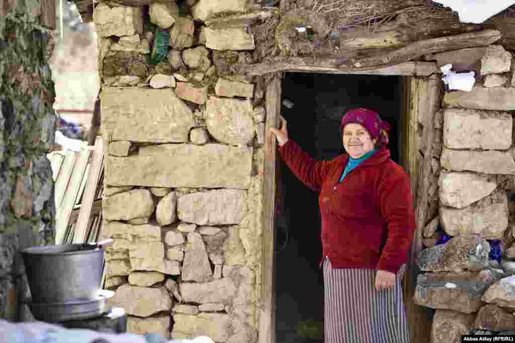 Laza kəndinin sakini Xanpəri xala.