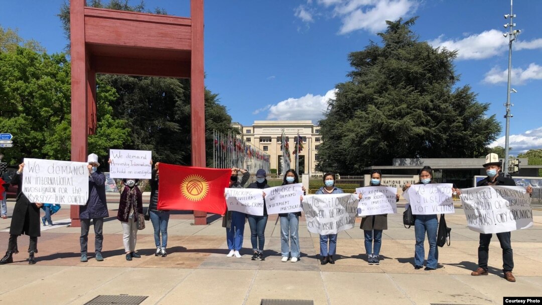 БУУнун Женевадагы кеңсесинин алдындагы кыргызстандыктардын акциясы. 5-май, 2021-жыл. Булак: Чолпон Орозобекова.