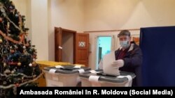 Moldova - Secția de vot din Ialoveni, deschisă pentru alegerile parlamentare din România, 5 decembrie 2020 (foto: Ambasada României în R. Moldova)