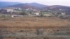 Kjo fotografi nga larg tregon stadiumin e Kishnicës sot, i ndërtuar diku në vitet '60 nga Miniera e Kishnicës, e cila është pjesë e kompleksit të Trepçës.<br><br>Por, gjendja në të cilën është lënë ai, e bën të pamundur të vëresh që 10 vjet më parë këtu zhvillonte ndeshjet si vendase nënkampionia e Kosovës dhe fituesja e kupës shtetërore, KF Hajvalia.