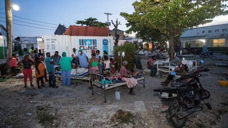 Haićani pokušavaju spasiti preživjele iz ruševina, broj preminulih porastao na 724