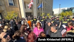 დიუშენის კუნთოვანი დისტროფიის მქონე ბავშვები და მათი მშობლები 15 აპრილს მთავრობის ადმინისტრაციაში არ შეუშვეს.