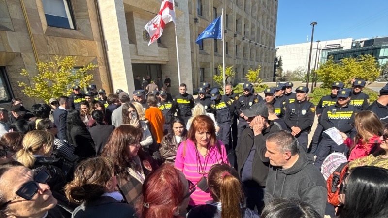 “ბავშვები გვეღუპებიან!” - დიუშენის სინდრომის მქონე ბავშვები წამალს ისევ უშედეგოდ ელიან, მშობლები უწყვეტ აქციებს გეგმავენ