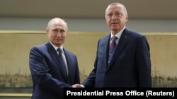 Turkish President Recep Tayyip Erdogan (right) meets with Russian counterpart Vladimir Putin in Istanbul on January 8.