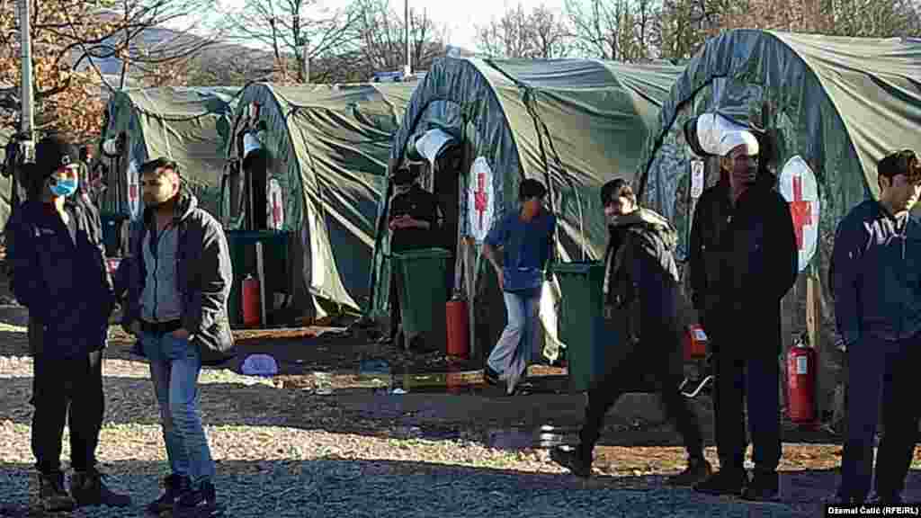 Vlasti drugog bh. entiteta, Republike Srpske (RS), odbijaju da pomognu migrantima koji su se zadesili na njihovoj teritoriji. (Foto: Kamp Lipa 18 februara 2021.)