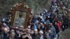Великденското шествие с иконата на Дева Мария към Бачковския манастир е един от традиционните ритуали, които събират много хора