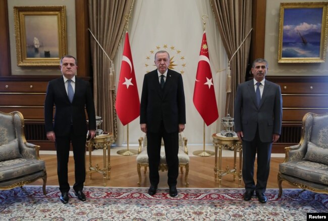 Президент Турции Эрдоган встрчается в Анкаре с министром иностранных дел Азербайджана Байрамовым и министром обороны Гасановым 11 августа 2020 года