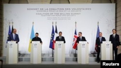 Лідери Німеччини, України, Франції , Великої Британії та представники США Стів Віткоф і Джаред Кушнер на пресконференції після саміту «Коаліції охочих» у Єлисейському палаці в Парижі (Франція), 6 січня 2026 року.