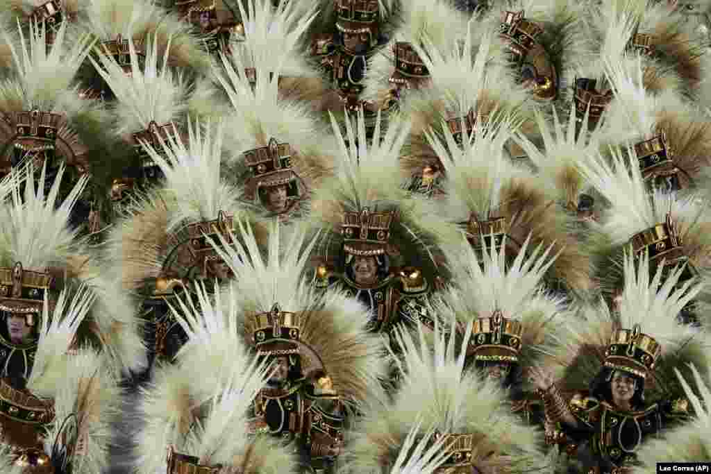 این جشن&zwnj;ها&nbsp;در برخی کشوها، برای نمونه در میان کشورهای لاتین مانند برزیل (در تصویر)، گسترده و بزرگ هستند. 