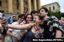 Акция у здания парламента Грузии в поддержку ЛГБТ-сообщества страны, 6 июля