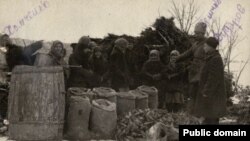 Голодомор в Україні 1932-1933 років (архівне фото)