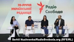 Журналістка Радіо Свобода Власта Лазур, редактор Radio NV Олексій Тарасов, журналістка Крістіна Бердинських та редактор програми розслідувань «Наші гроші» Юрій Ніколов