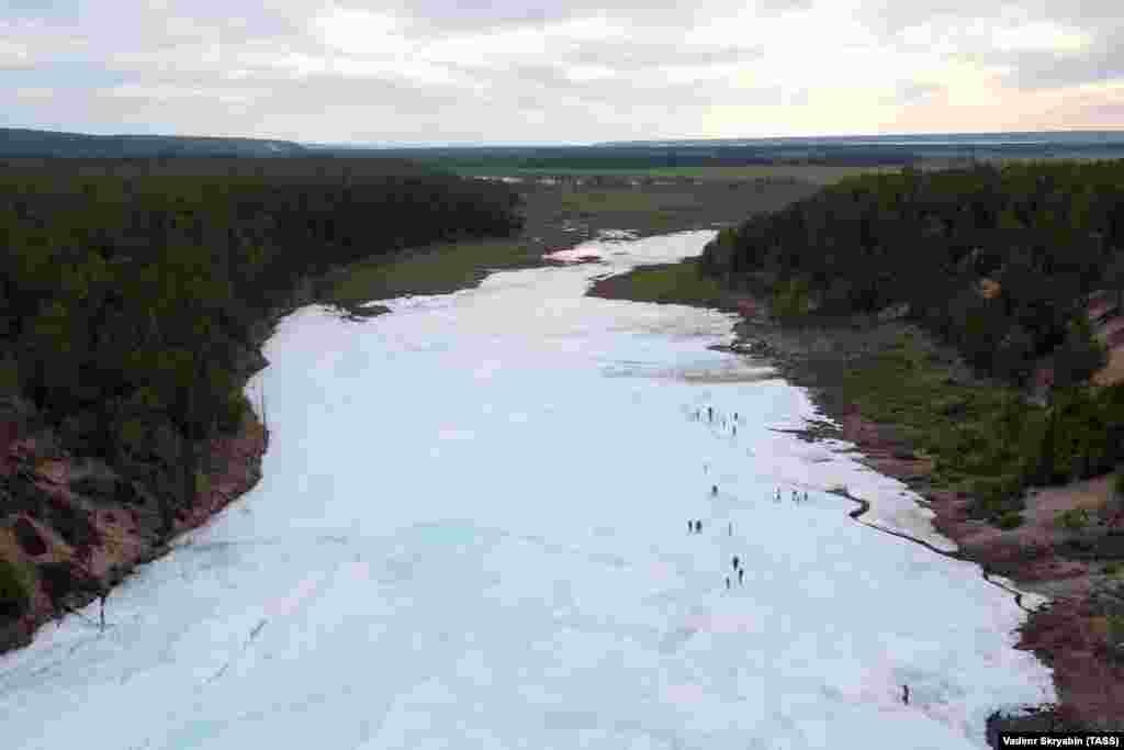 Although it does not disappear, the glacier melts all summer and spring water gushes out of the ground all year.