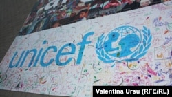 Logo e UNICEF-it. Fotografi ilustruese nga arkivi.