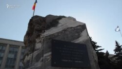 Liberalii păzesc piatra comemorativă din PMAN