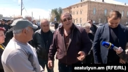 Armenia - Businessman and opposition leader Gagik Tsarukian meets with residents of Ararat region, April 3, 2026.
