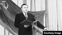 Нурсултан Назарбаев на первой инаугурации в качестве президента Казахстана в 1991 году.