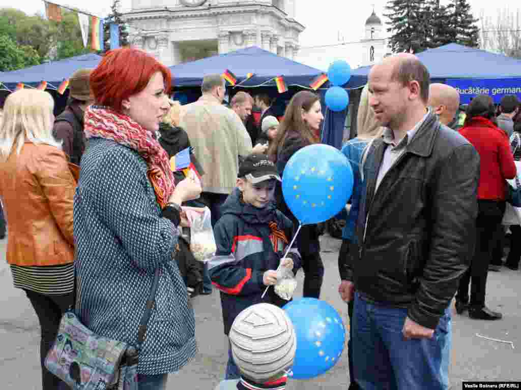 Baloane europenizate și coafuri locale