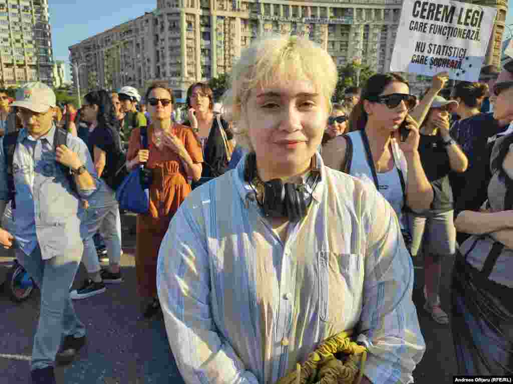 Maria Ichim, 20, Studentă: „Tot ce s-a intamplat în online în ultimele zile – că a fost multă expunere asupra acestui caz – m-a determinat să ies astăzi aici. Ca să le ajut pe celelalte femei.”