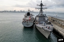 Американский военный корабль USS Sampson (DDG 102) в Панаме. 30 августа 2025 года.