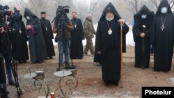 Armenia -- Catholicos Garegin II visits the Yerablur Military Pantheon, Yerevan, January 28, 2021.