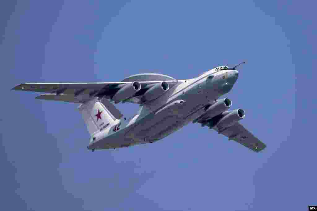 O aeronavă rusească Beriev A-50 de avertizare timpurie și control aerian survolează&nbsp; Moscova în mai 2019.&nbsp; Pe 15 ianuarie, Kievul a transmis că armata ucraineană a doborât un avion A-50 deasupra Mării Azov. Purtătorul de cuvânt al Kremlinului, Dmitri Peskov, a declarat că nu are &bdquo;nicio informație&rdquo; că Ucraina ar fi lovit aeronava. El le-a spus reporterilor ruși să întrebe Ministerul Apărării, care a păstrat tăcerea în privința acestui incident. (Sursă: BTA)&nbsp; &nbsp;