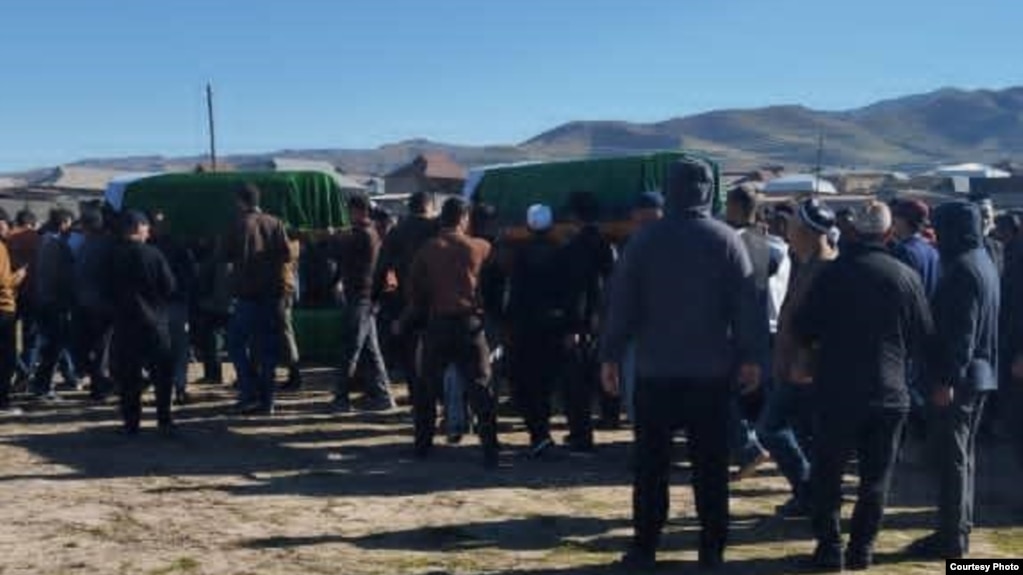 "Ҷасадҳоро баъди ду рӯз ёфтанд." Марги 4 узви як оила дар Муъминобод