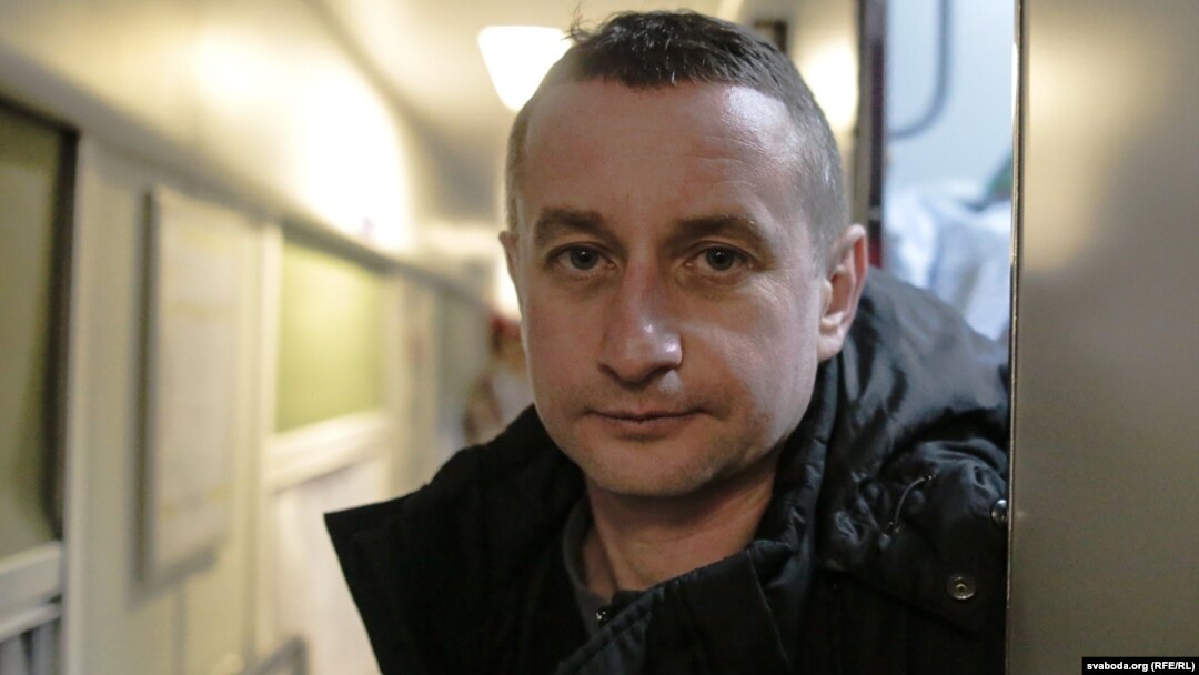Serhiy Zhadan, an acclaimed novelist and poet who traveled to Minsk for a literary event, said on February 11 that he had been taken into custody by KGB officers who burst into his hotel room, kept in a cell overnight, and ordered to leave the country.