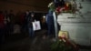 Москвичи несут цветы в память о погибших в авиакатастрофе Ту-154 (видео)