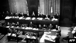 A nürnbergi Nemzetközi Katonai Törvényszék bírái a háborús bűnökkel vádolt náci vezetők tárgyalásán, 1945. novemberében.