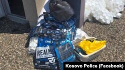 Proteina realmass, që shitej si kolagjen. Fotografi e bërë nga Policia e Kosovës gjatë aksionit të saj më 4 qershor. 