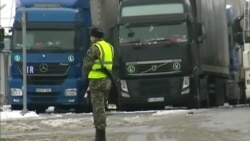Вантажівки з турецькими товарами скупчились в Україні. Росія не пускає (відео)