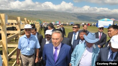 Неміс ұлттық киімінің порносы