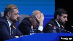 Armenia - Prime Minister Nikol Pashinian (center) chairs a pre-election congress of his Civil Contract party, Yerevan, April 4, 2026. 