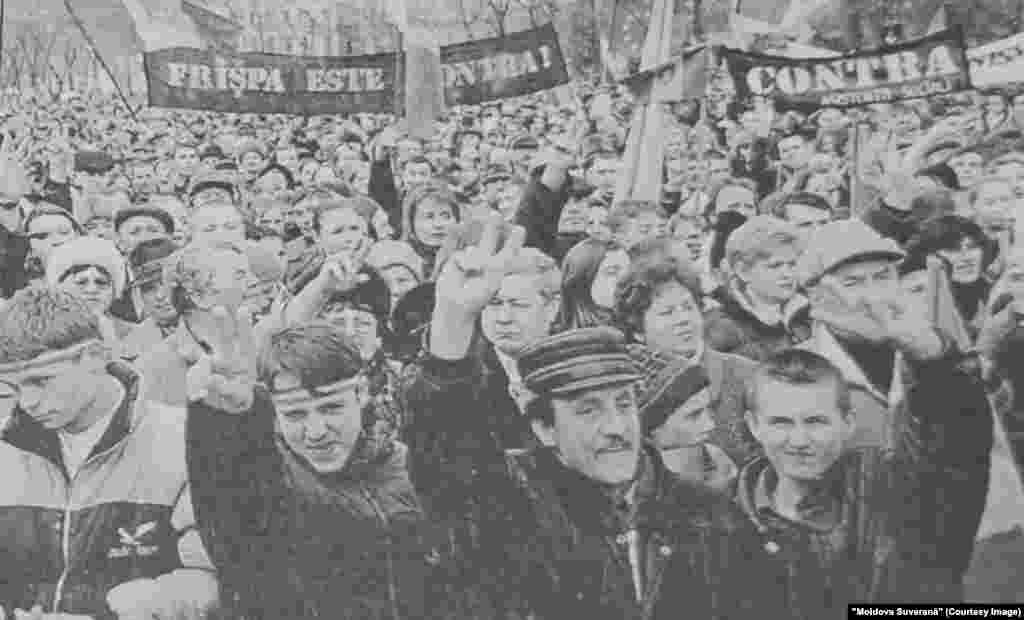 &quot;Moldova Suverană&quot;, 26 februarie 2002, proteste împotriva rusificării şi a înlocuirii obiectului &bdquo;Istoria românilor&rdquo; cu &bdquo;Istoria Moldovei&rdquo;