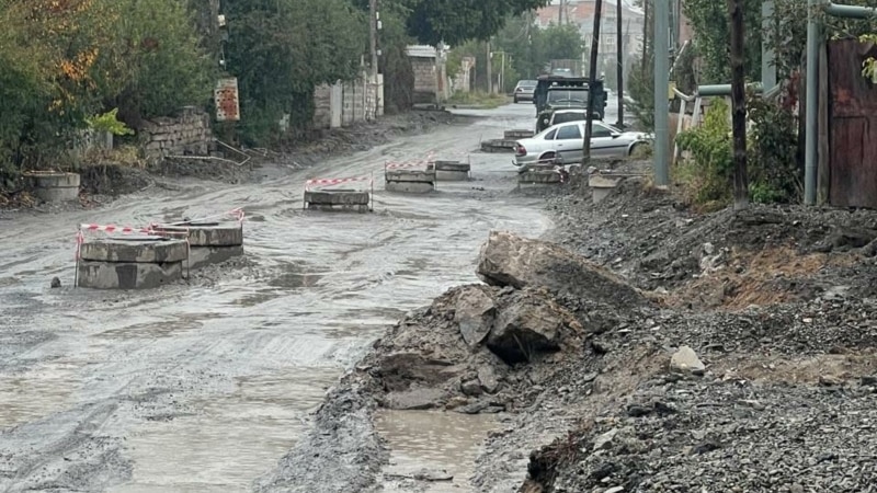 «Հայրաքաղա՞ք», թե՞ «ցեխաքաղաք». երբ և ինչ միջոցներով են Գյումրիում նորոգելու քայքայված փողոցները