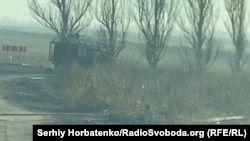 Уражений російським дроном бронеавтомобіль дорогою на бойові позиції, листопад 2025 року, Покровський напрямок