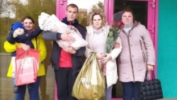 Многодетный отец Сергей Куракулов с семьей