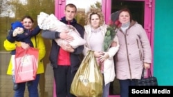 Многодетный отец Сергей Куракулов с семьей