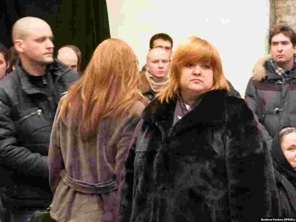 Вместе с ним была адвокат Виолетта Волкова