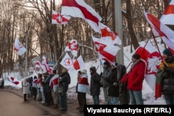 Беларусы каля могілак Росы ў Вільні