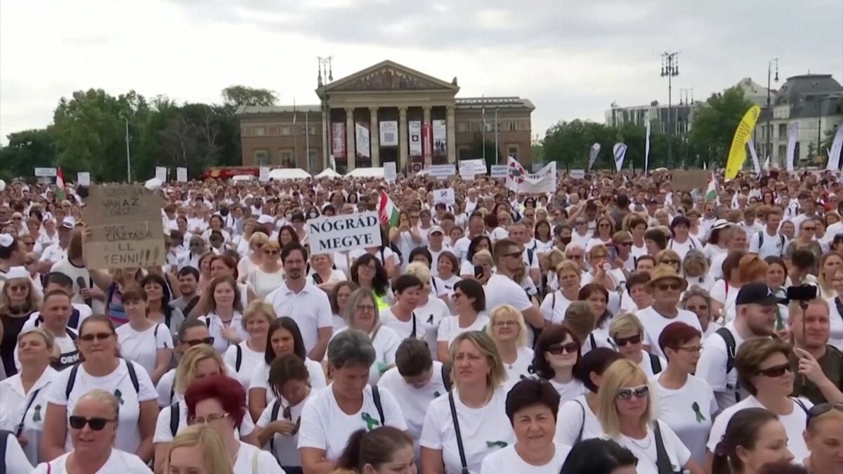 Hungarian Nurses Demand Better Pay To Slow Exodus 0700