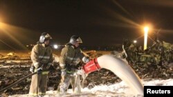 Firefighters work at the site of a Tatarstan Airlines Boeing 737 crash in Kazan on November 17, which killed 50 people. 